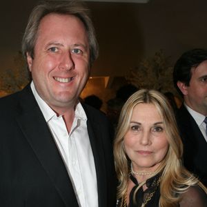 Depuis, elle profite d'une vie paisible avec son compagnon Bruno Proost et s'occupe de sa fille Carla-Marie, fruit de son amour avec Jean-Michel Muret, née le 3 août 1995 à Neuilly-sur-Seine.
Sophie Favier et son compagnon Bruno Proos à Paris le 13 mai 2023. © JLPPA / Bestimage