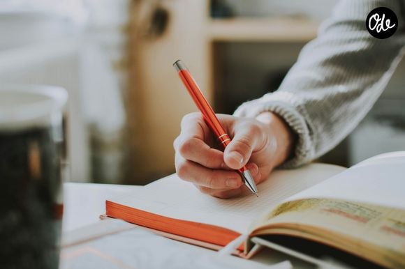 Cette écriture traduirait un besoin de se différencier.

Photo prise par Lilartsy / Unsplash