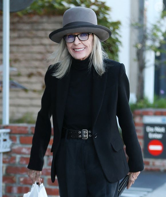 La célèbre actrice est décédée à l'âge de 79 ans le samedi 11 octobre 2025

Diane Keaton se promène dans le quartier Brentwood à Los Angeles le 20 août 2024.
Crédit : Broadimage / Bestimage