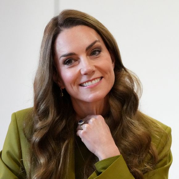Kate Middleton a fait une visite très remarquée à Oxford.

Kate Middleton, princesse de Galles, lors d'une visite à Home-Start à Oxford. Home-Start UK se prépare à déployer une formation auprès de son réseau de 9 000 bénévoles sur la base de la série explicative du Centre for Early Childhood de la Royal Foundation. Photo : PA Photo/ Bestimage
