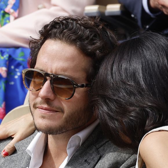 Florence Foresti et son compagnon Alexandre Kominek - People dans les tribunes lors des Internationaux de France de Tennis de Roland Garros 2022 à Paris le 29 mai 2022. © Cyril Moreau/Bestimage