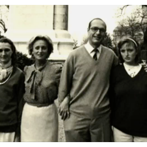Laurence Chirac s'éteindra le 14 avril 2016 des suites d'un malaise cardiaque...

Laurence, Bernadette, Jacques et Claude Chirac. Capture documentaire France 2