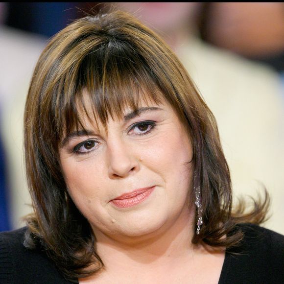 Au fil du temps, Michèle Bernier a su nouer une relation avec son public.

Michèle Bernier sur le plateau de "Vivement Dimanche" Guillaume Gaffiot/Bestimage