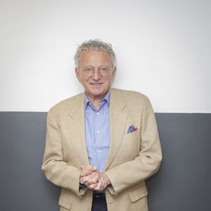 Exclusif - nelson Monfort, en marge de sa venue sur le plateau de l’enregistrement de l’émission « Face à Hanouna » présentée par C.Hanouna et diffusée sur C8 le 2 Novembre 2024, à Paris, France, le 31 octobre 2024. © Jack Tribeca / Bestimage