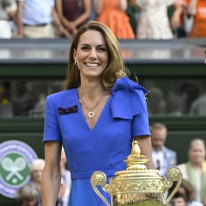 De même que Kate Middleton, qui s'est réjouie de l'heureuse nouvelle.

Kate Middleton à la finale homme du tournoi de tennis de Wimbledon, le 13 juillet 2025.

Photo : Chryslène Caillaud / PsnewZ / Bestimage