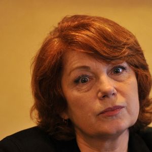 La vidéo de Véronique Genest montre une mer sans la moindre vague sous le soleil, au petit matin.
Photo d'archive datée du 7 mars 2013 - L'actrice française Véronique Genest a annoncé lors d'une conférence de presse qu'elle se présenterait aux prochaines élections pour représenter les Français d'outre-mer à l'Assemblée nationale à Paris, en France. Photo d'Édouard Bernaux/ABACAPRESS.COM