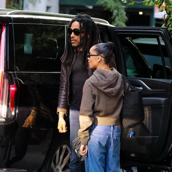 New York, NY  - EXCLUSIF  - Lenny Kravitz et sa fille Zoë Kravitz ont passé un moment privilégié à faire du shopping ensemble au magasin The ROW, où ils ont croisé Joe Jonas (non photographié). Il semble que le célèbre duo père-fille puisse faire ses achats ensemble dans les mêmes endroits ! Backgrid USA / Bestimage