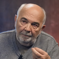 "Ça a été vraiment absurde" : Gérard Jugnot raconte les dernières heures de Michel Blanc