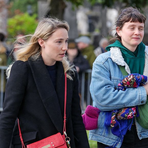 Deborah François, guest aux arrivées des obsèques d'Emilie Dequenne au cimetière Père Lachaise à Paris, France, le 26 mars 2025. © Cyril Moreau/Bestimage