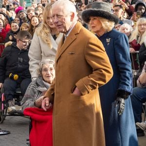 Leurs Majestés, le roi Charles III d'Angleterre et Camilla Parker Bowles, reine consort d'Angleterre, en visite à Middlesbrough, Royaume Uni, le 13 février 2025. © Andy Commins/MirrorPix/Bestimage