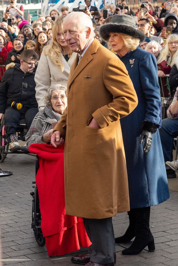 Leurs Majestés, le roi Charles III d'Angleterre et Camilla Parker Bowles, reine consort d'Angleterre, en visite à Middlesbrough, Royaume Uni, le 13 février 2025. © Andy Commins/MirrorPix/Bestimage