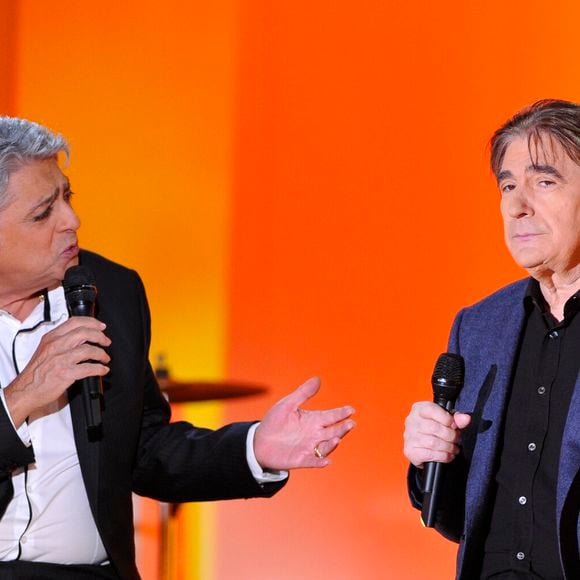 Enrico Macias, Serge Lama - Enregistrement de l' emission " Vivement Dimanche " a Paris le 21 Novembre 2012.  
Crédit : AGENCE / BESTIMAGE