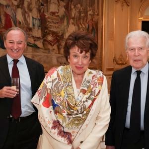 Guest, Roselyne Bachelot, Robert Kopp - Les salons du Cercle Interallié ont fait salle comble ce mardi, réunissant de nombreuses personnalités autour de Maud Bregeon, qui s'est récemment vu confier, en plus du porte-parolat du Gouvernement, le ministère de l'Energie, un portefeuille hautement stratégique, en particulier dans le contexte de crise qui embrase le Moyen-Orient.
© Jack Tribeca / Bestimage