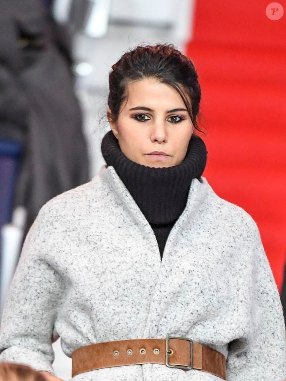 Karine Ferri encourage son compagnon Yoann Gourcuff lors du match Psg-Rennes au Parc des Princes à Paris le 6 novembre 2016.  (victoire 4-0 du Psg)  © Pierre Perusseau/Bestimage