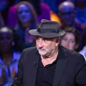 Exclusif - Antoine Dulery lors de l'enregistrement de l'émission "La Boîte à secrets", présentée par F.Bollaert et diffusée le 2 janvier 2026 sur France 3, dans les studios du Lendit à Saint-Denis, France, le 1er décembre 2025. © Cyril Moreau/Bestimage