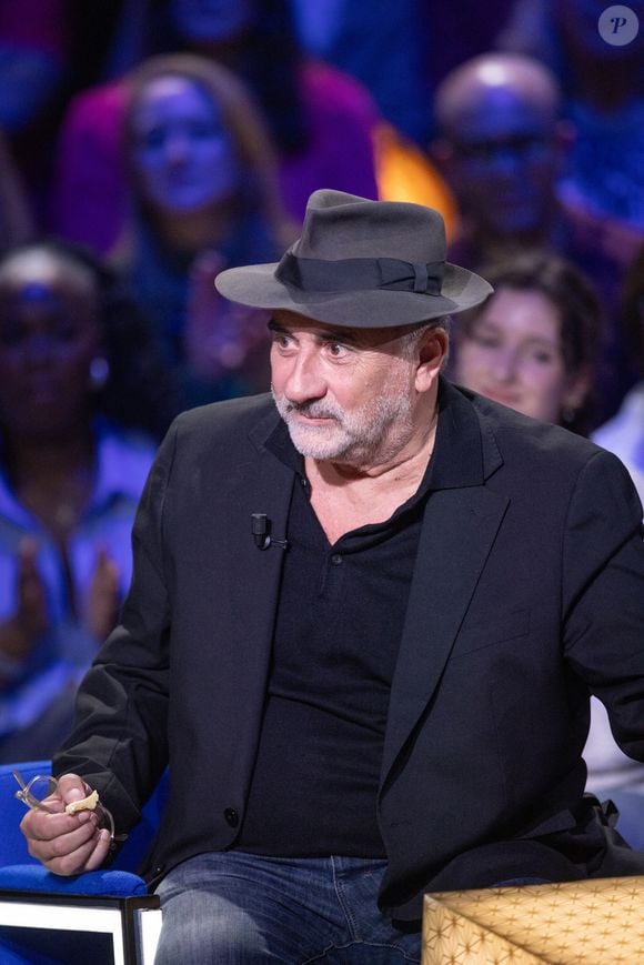 Exclusif - Antoine Dulery lors de l'enregistrement de l'émission "La Boîte à secrets", présentée par F.Bollaert et diffusée le 2 janvier 2026 sur France 3, dans les studios du Lendit à Saint-Denis, France, le 1er décembre 2025. © Cyril Moreau/Bestimage