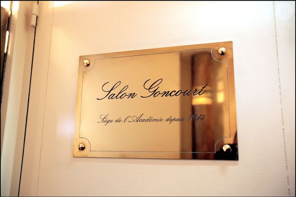 Celle-ci récompense chaque année un écrivain par le célèbre prix Goncourt

Illustration - Remise des prix Renaudot et Goncourt 2010 au restaurant Drouant à Paris.
Crédit : DOMINIQUE JACOVIDES / BESTIMAGE