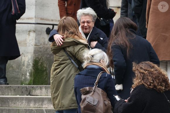 Françoise Laborde arrive à la cérémonie d'enterrement de Catherine Laborde à l'église Saint-Roch à Paris, France, le 6 février 2025. L'emblématique présentatrice météo de TF1 est décédée le 28 janvier 2025 à l'âge de 73 ans, des suites d'une démence à corps de Lewy, une maladie neurodégénérative dont Catherine Laborde souffrait depuis 2014. Photo par Jerome Domine/ABACAPRESS.COM