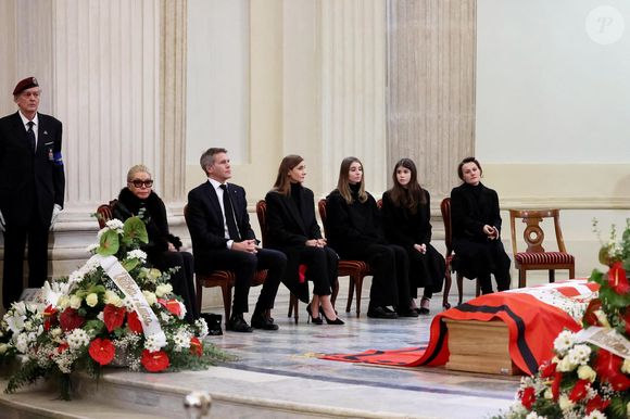 Marina Ricolfi-Doria, son fils, le prince Emmanuel-Philibert de Savoie, sa femme la princesse Clotilde Courau et leurs filles les princesses Vittoria et Luisa - Veillée funèbre du prince Victor-Emmanuel de Savoie, en l'Eglise de Sant'Uberto à Turin, en présence de sa veuve Marina Ricolfi-Doria, de son fils, le prince E-P. de Savoie avec sa femme la princesse Clotilde Courau et leurs filles les princesses Vittoria et Luisa, le 9 février 2024. Le fils du dernier roi d'Italie s'est éteint le 3 février 2024 à l'âge de 86 ans.
© Dominique Jacovides/Bestimage