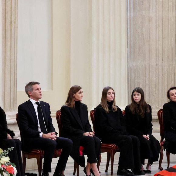 Marina Ricolfi-Doria, son fils, le prince Emmanuel-Philibert de Savoie, sa femme la princesse Clotilde Courau et leurs filles les princesses Vittoria et Luisa - Veillée funèbre du prince Victor-Emmanuel de Savoie, en l'Eglise de Sant'Uberto à Turin, en présence de sa veuve Marina Ricolfi-Doria, de son fils, le prince E-P. de Savoie avec sa femme la princesse Clotilde Courau et leurs filles les princesses Vittoria et Luisa, le 9 février 2024. Le fils du dernier roi d'Italie s'est éteint le 3 février 2024 à l'âge de 86 ans.
© Dominique Jacovides/Bestimage