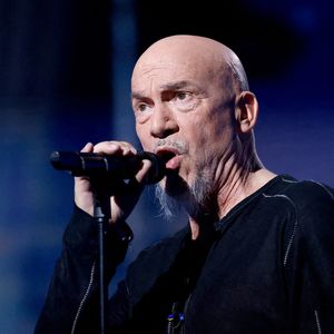 Florent Pagny - Emission spéciale "Unis pour l'Ukraine" à la Maison de la Radio et de la Musique, diffusée en direct sur France 2 et présentée par Nagui et Leïla.Kaddour à Paris le 8 mars 2022.
© Cyril Moreau / Jack Tribeca / Bestimage