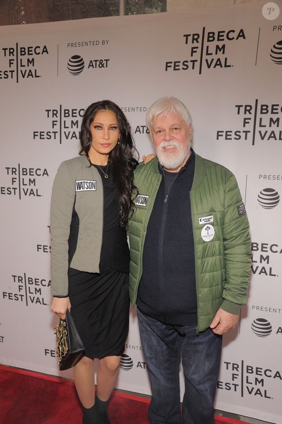 Depuis ce 21 juillet, date de son incarcération, il a pu compter sur le soutien de son épouse Yana Rusinovich. Elle est sa quatrième femme et ils se sont mariés en 2015. 

Paul Watson et sa femme Yana Watson - Première de "Watson" lors du Tribeca Film Festival à New York, le 25 avril 2019.
© Sonia Moskowitz/Globe Photos/ Zuma Press/Bestimage