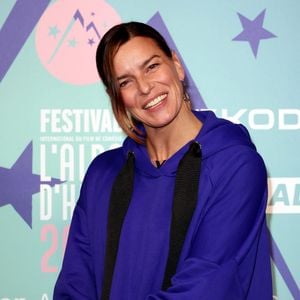 Fauve Hautot au photocall du 27éme Festival International du Film de Comédie de l'Alpe d'Huez, France, le 19 janvier 2024. © Dominique Jacovides/Bestimage