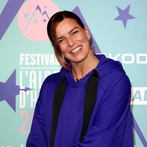 Fauve Hautot au photocall du 27éme Festival International du Film de Comédie de l'Alpe d'Huez, France, le 19 janvier 2024. © Dominique Jacovides/Bestimage