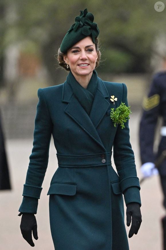 Kate Middleton s'est récemment faite remarquer lors de sa dernière sortie en public

Catherine (Kate) Middleton, princesse de Galles, colonel des Irish Guards, visite le régiment lors du défilé de la Saint-Patrick à la caserne Wellington de Londres, Royaume Uni. © Zahu/Backgrid UK/Bestimage