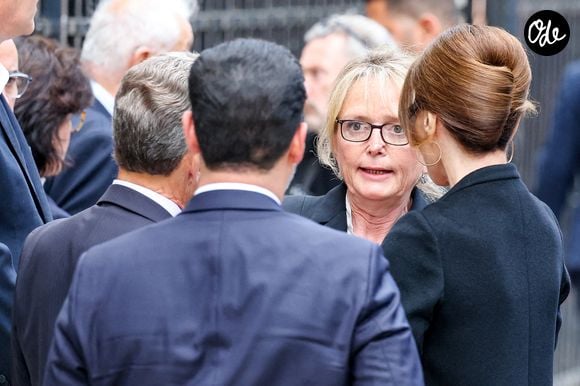 Nicolas Sarkozy et son épouse Carla Bruni, ainsi que Claude Chirac, lors des funérailles de B. Chirac à la basilique Sainte-Clotilde à Paris (7e) le 12 juin 2026. L’ancienne première dame de France est décédée le 5 juin 2026 à l’âge de 93 ans. 
© Jacovides / Liewig / Bestimage