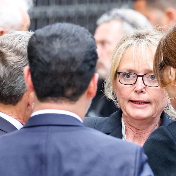 Nicolas Sarkozy et son épouse Carla Bruni, ainsi que Claude Chirac, lors des funérailles de B. Chirac à la basilique Sainte-Clotilde à Paris (7e) le 12 juin 2026. L’ancienne première dame de France est décédée le 5 juin 2026 à l’âge de 93 ans. 
© Jacovides / Liewig / Bestimage
