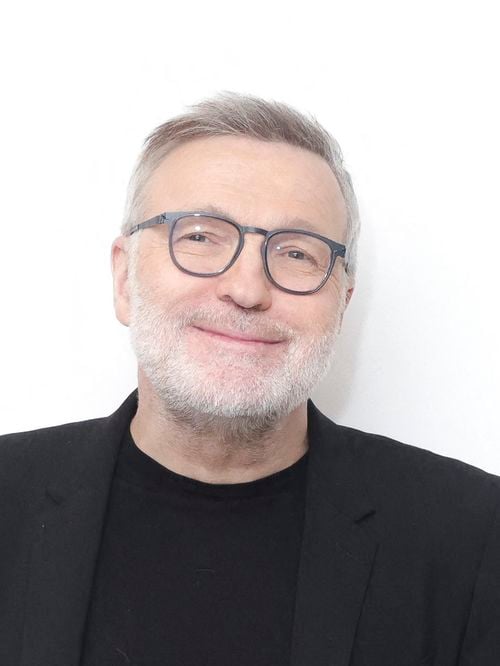 Laurent Ruquier revient sur cette expérience professionnelle qui l’a profondément marqué : "J’y allais avec des semelles de plomb"