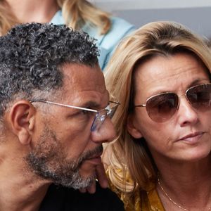 "J’ai arrêté de fumer le 6 juillet dernier", a-t-elle ainsi fait savoir. 


Roschdy Zem et sa compagne Sarah Lavoine - Célébrités en tribunes des Internationaux de France de tennis de Roland Garros 2023 à Paris le 11 juin 2023. © Jacovides-Moreau/Bestimage