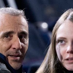 Elie Semoun et sa compagne Aude dans les tribunes lors du match de Ligue 1 Uber Eats "PSG - Monaco (5-2)" au Parc Des Princes, le 24 novembre 2023.
© Cyril Moreau/Bestimage