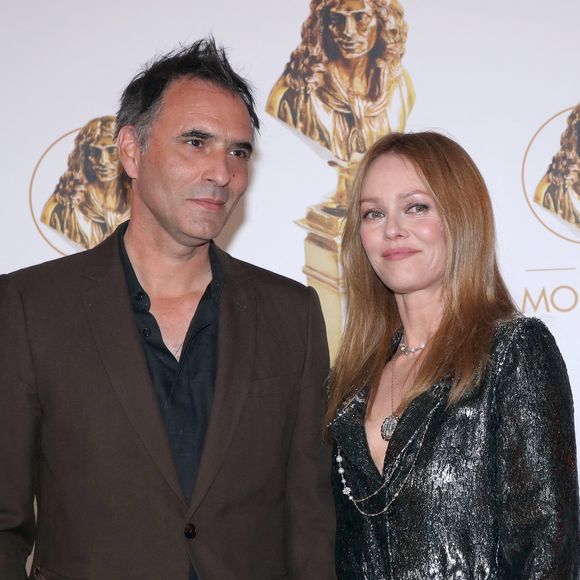 Vanessa Paradis et son mari Samuel Benchetrit (auteur et metteur en scène de la pièce « Maman » dans laquelle Vanessa est nominée) - 33ème « Nuit des Molières » aux Folies Bergère à Paris le 30 Mai 2022. Bertrand Rindoff / Bestimage