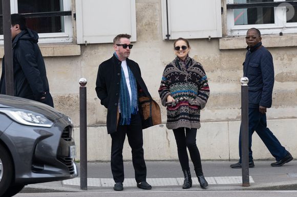 Exclusif - Macaulay Culkin et Natalie Portman sont allés déjeuner au Steam Bar (un restaurant asiatique) puis faire une balade à Paris lors de la Fashion Week de Paris (PFW) le 6 mars 2026. AGENCE / BESTIMAGE