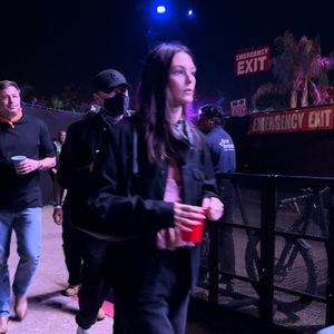 Leonardo DiCaprio et sa petite amie Vittoria Ceretti ont été vus en train d'apprécier le concert électrisant de Post Malone à Coachella.
©Backgrid USA / Bestimage