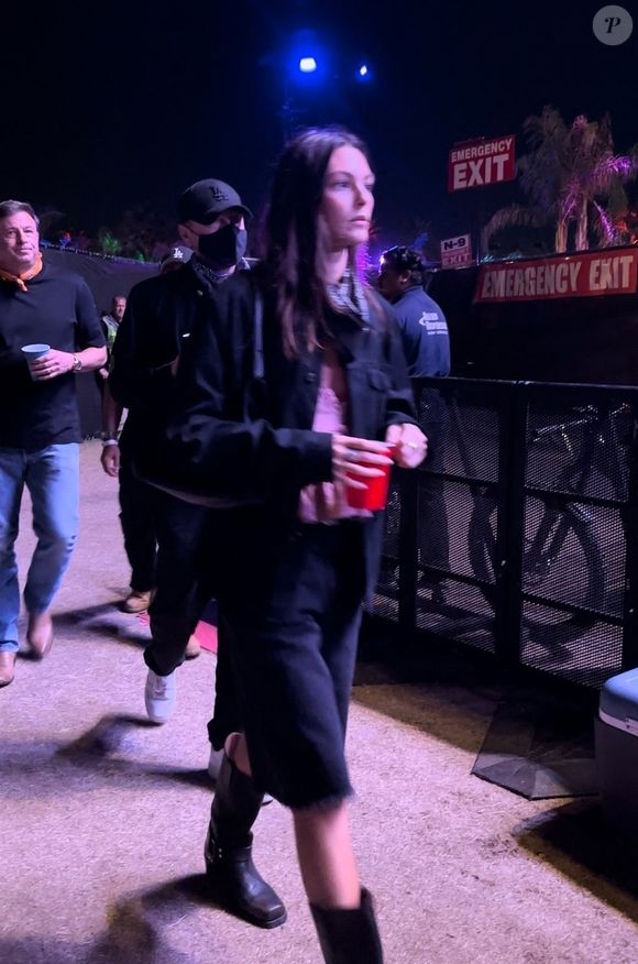 Leonardo DiCaprio et sa petite amie Vittoria Ceretti ont été vus en train d'apprécier le concert électrisant de Post Malone à Coachella.
©Backgrid USA / Bestimage