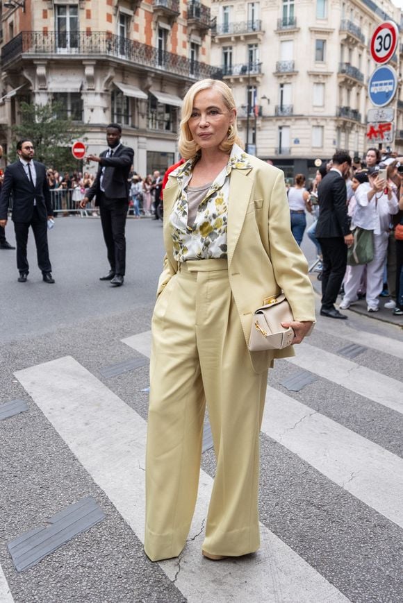Emmanuelle Béart assiste au défilé AMI dans le cadre de la semaine de la mode masculine printemps 2026 à Paris, le 25 juin 2025 à Paris, France. Photo de Nasser Berzane/ABACAPRESS.COM