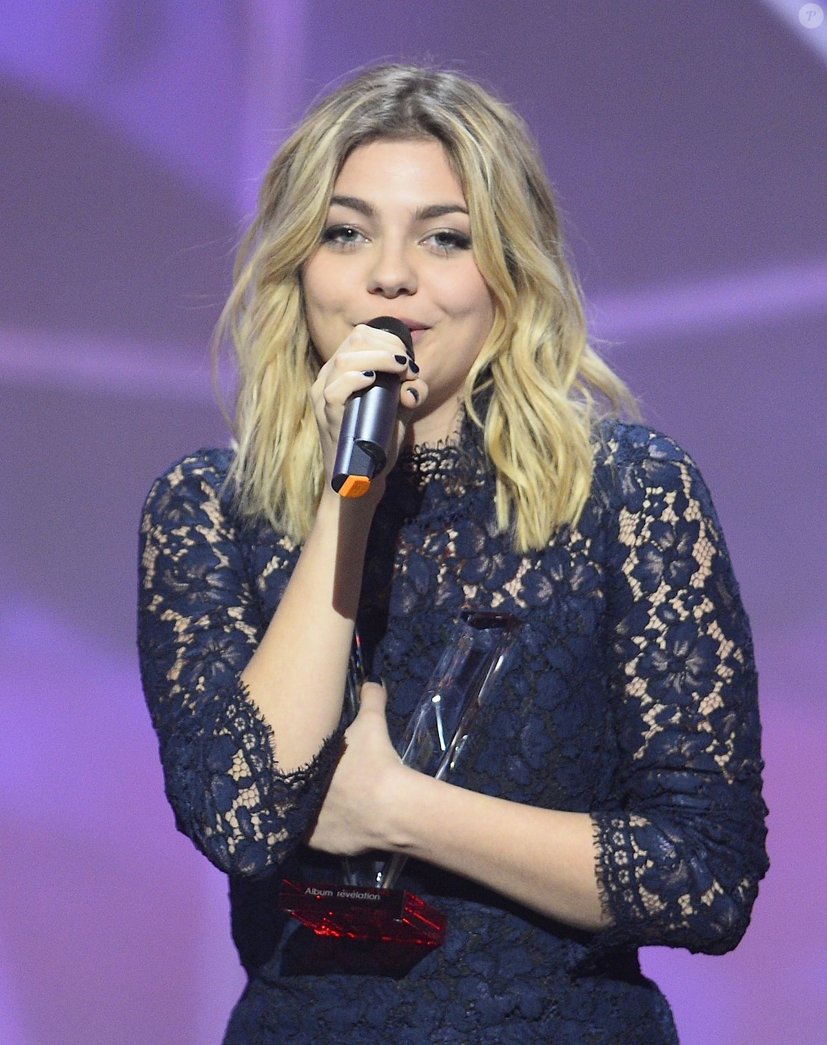 Vidéo : Louane partage ENFIN une photo de sa fille Esmée : cheveux très  très longs et style hérité de sa maman ! - Purepeople