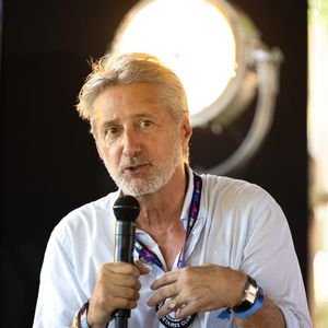 Antoine de Caunes lors de la conférence de presse du festival Solidays à Paris le 29 juin 2025.
© Jeremy Melloul / Bestimage