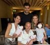 Dans plusieurs d'entre-elles, sa femme, ses frères ou ses enfants sont en affaire à lui...
Zinedine Zidane, son fils Enzo, sa femme Véronique et ses petits-enfants.