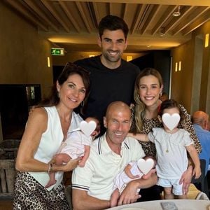 Dans plusieurs d'entre-elles, sa femme, ses frères ou ses enfants sont en affaire à lui...

Zinedine Zidane, son fils Enzo, sa femme Véronique et ses petits-enfants.
