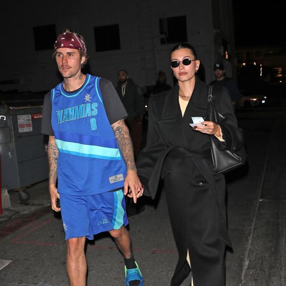 Les deux tourtereaux veulent en fait "profiter d’un moment loin des projecteurs"

Hailey et Justin Bieber à Beverly Hills.
Crédit : Backgrid USA / Bestimage