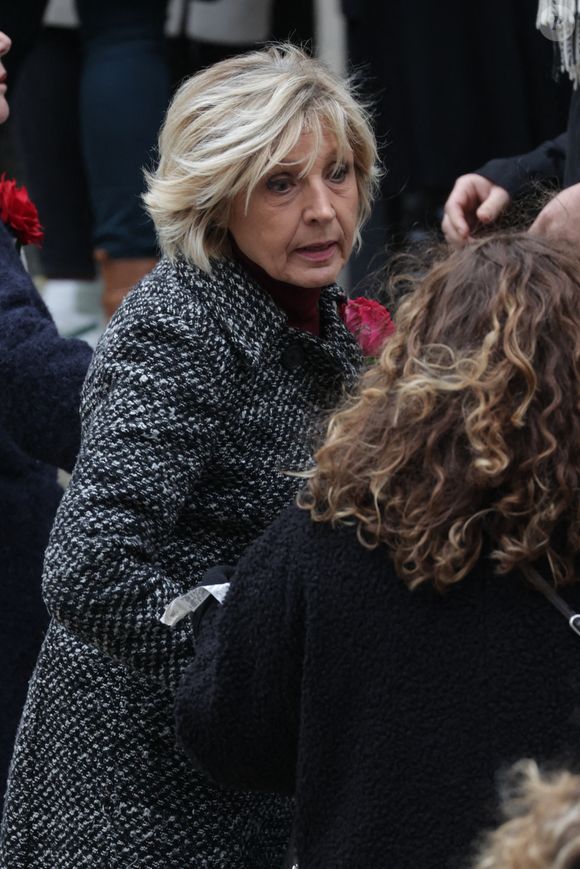 Evelyne Dheliat arrive à la cérémonie d'enterrement de Catherine Laborde à l'église Saint-Roch à Paris, France, le 6 février 2025. L'emblématique présentatrice météo de TF1 est décédée le 28 janvier 2025 à l'âge de 73 ans, des suites d'une démence à corps de Lewy, une maladie neurodégénérative dont Catherine Laborde souffrait depuis 2014. Photo by Nasser Berzane/ABACAPRESS.COM