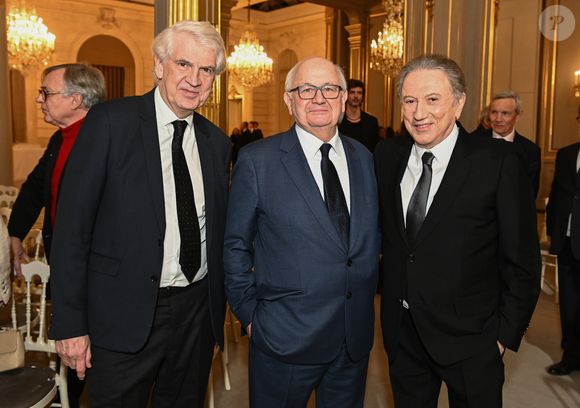 Exclusif - Michel Drucker , le docteur Marc Dufour et le professeur Michel Desnos. M.Drucker reçoit la médaille de Commandeur de la Légion d’honneur par le président de la République Française Emmanuel Macron au palais de l'Elysée à Paris, le 13 février 2025.
© Guillaume Gaffiot / Bestimage