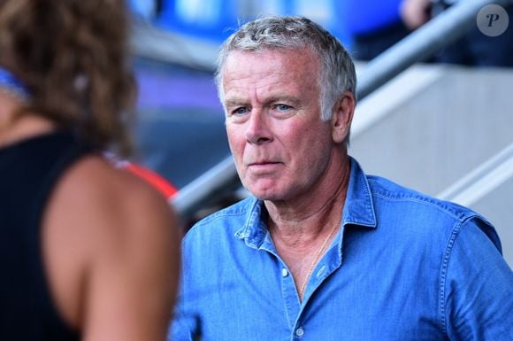 Franck Dubosc - Célébrités lors du match de gala caritatif entre l'équipe de Nico Capone et celle de Redouane Bougheraba au profit des fondations Théodora et Terres d'espoir en faveur des enfants hospitalisés et des personnes en difficulté au stade de la Tuiliere à Lausanne en Suisse le 6 Septembre 2025. © Romain Doucelin/Bestimage