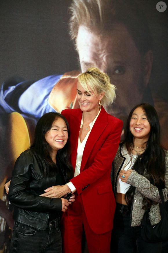 Laeticia Hallyday et ses filles Joy et Jade - Projection au Grand Rex à Paris des documentaires "Johnny USA" et "A nos promesses" à l'occasion de la Journée Spéciale Johnny, son rêve américain. Le 21 octobre 2020
© Jacovides-Moreau / Bestimage