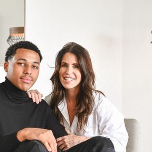 Exclusif -  Sandrine Diouf et son fils Isaac posent dans leur maison à Marseille, France, le 16 janvier 2021. © Jean-René Santini/Bestimage