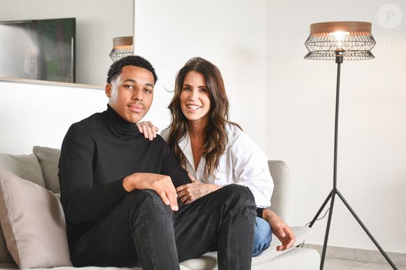 Exclusif -  Sandrine Diouf et son fils Isaac posent dans leur maison à Marseille, France, le 16 janvier 2021. © Jean-René Santini/Bestimage